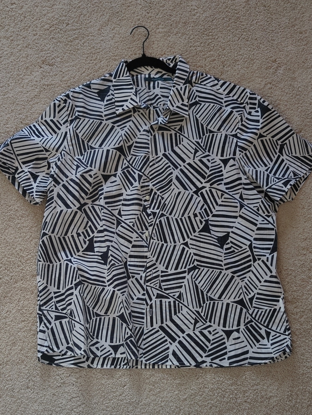 Perry Ellis Black & White Geometric Short-Sleeve Button Shirt Size XXL Leaf Prin